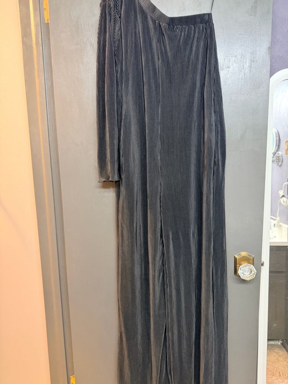 One-Shoulder Black Pleated Jumper